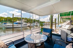 Outdoor dining - Water Lovers Retreat (Sanford)