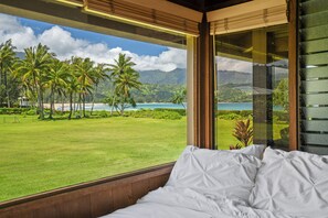 6 bedrooms, desk, iron/ironing board, travel crib - Wilikoki - a 6br/3ba beachfront home on Hanalei Bay with Wilikeiki (Hanalei)