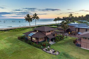 Exterior - Wilikoki - a 6br/3ba beachfront home on Hanalei Bay with Wilikeiki (Hanalei)