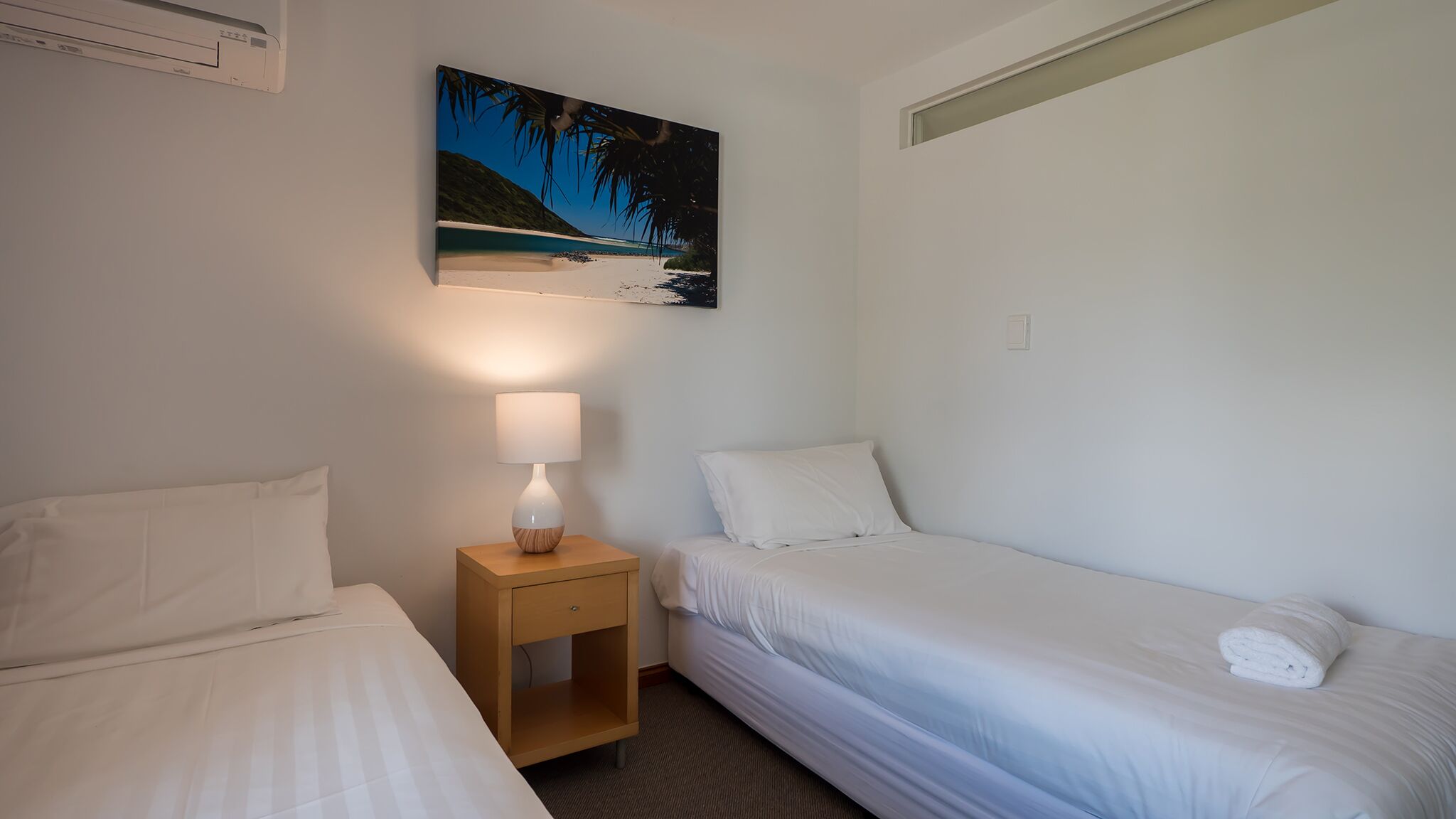 3 Bed Absolute Beachfront Viscount - on the sand — image 17