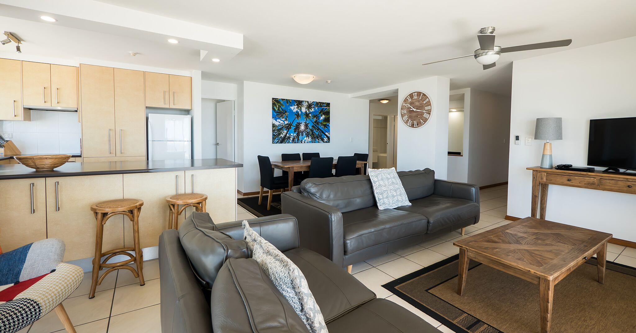 3 Bed Absolute Beachfront Viscount - on the sand — image 22