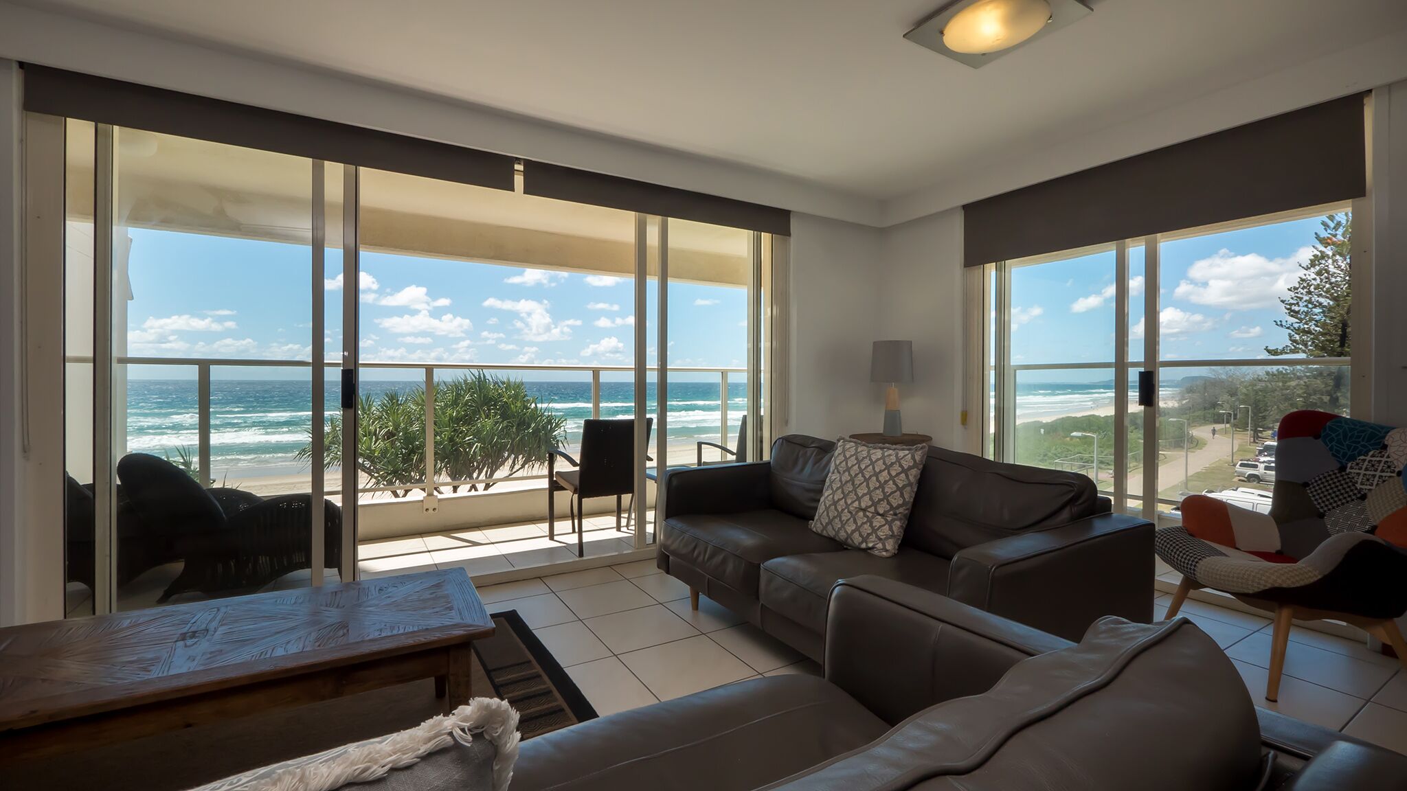 3 Bed Absolute Beachfront Viscount - on the sand — image 16