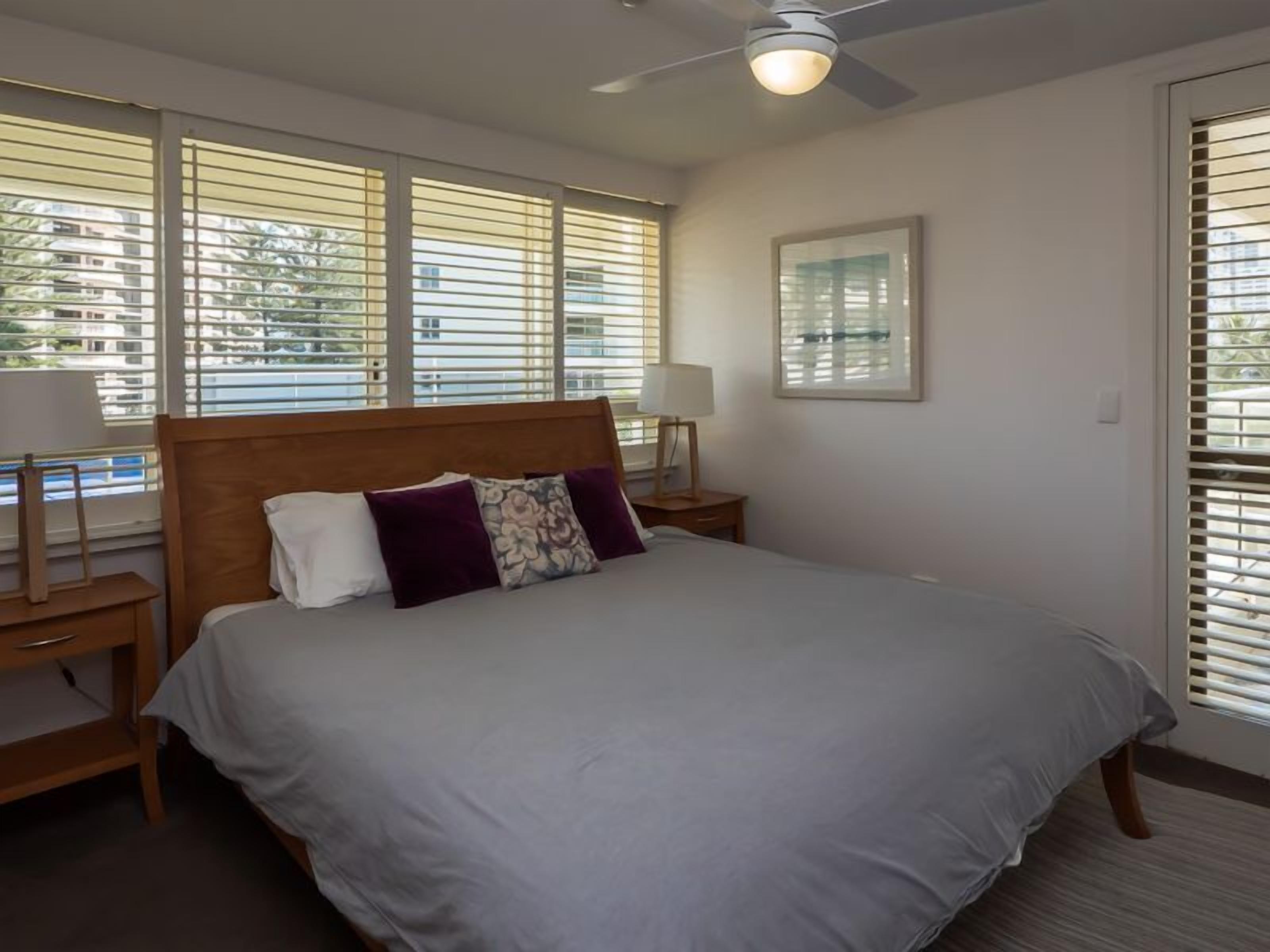 3 Bed Absolute Beachfront Viscount - on the sand — image 10