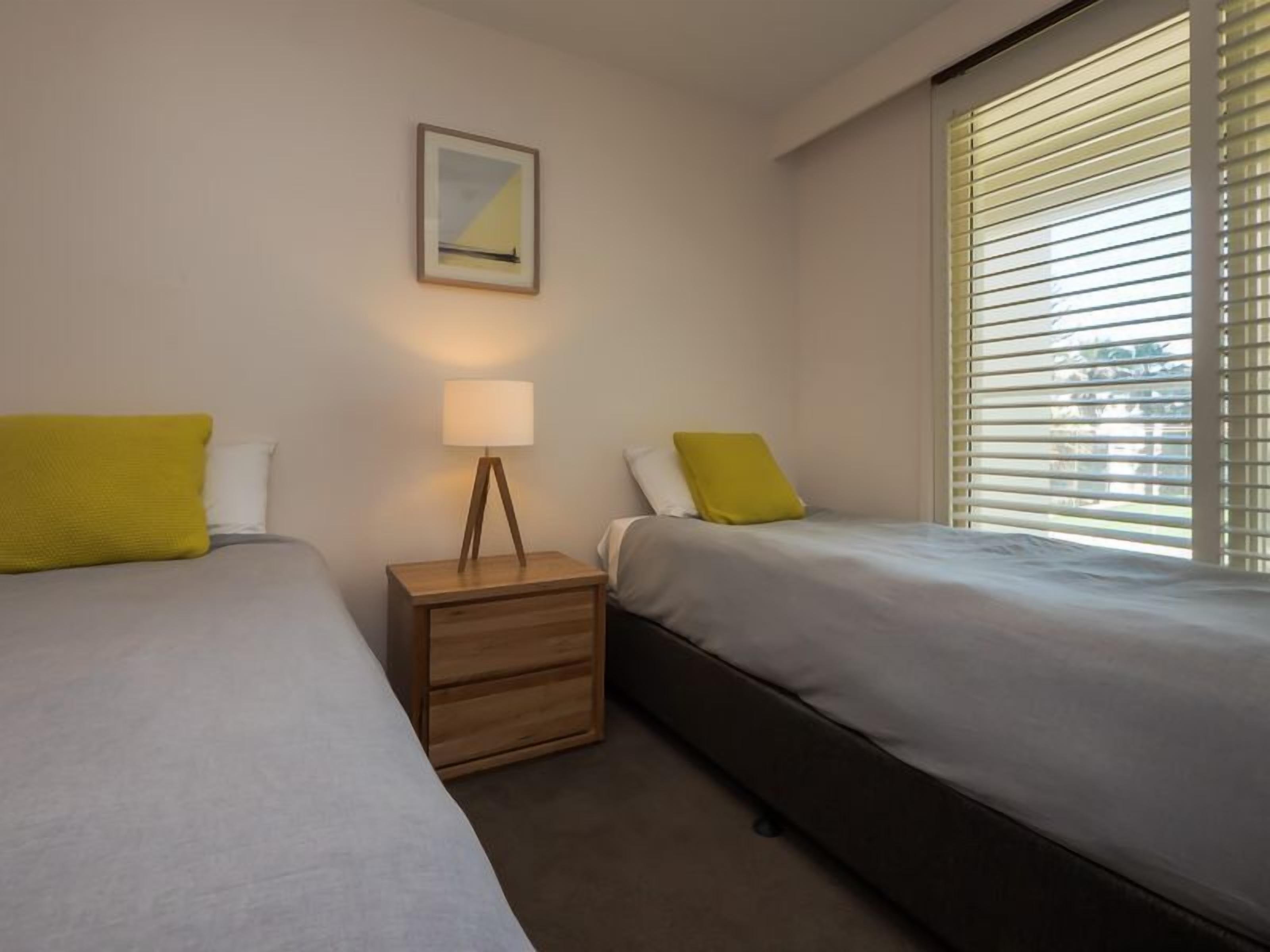 3 Bed Absolute Beachfront Viscount - on the sand — image 11