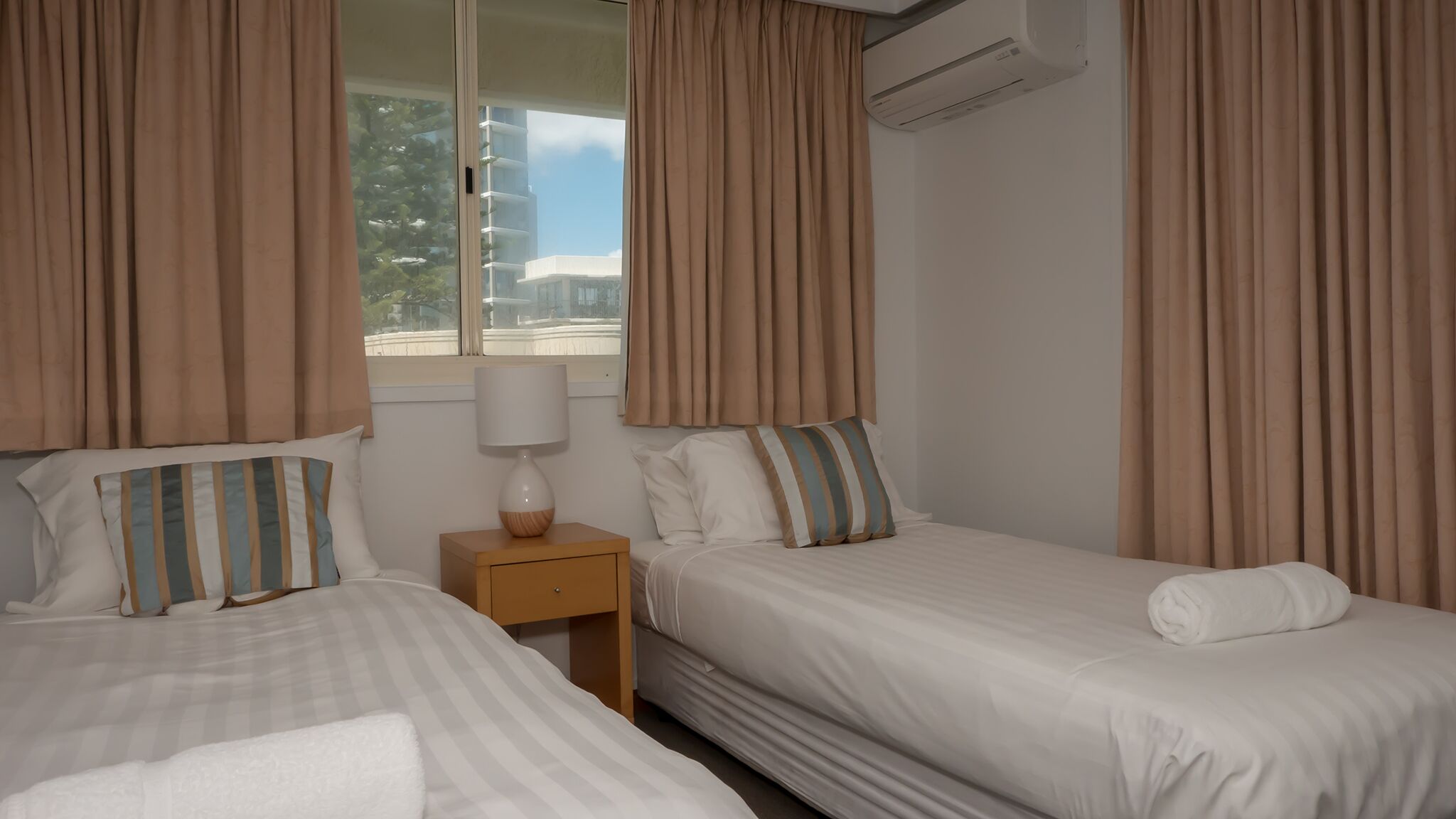 3 Bed Absolute Beachfront Viscount - on the sand — image 19
