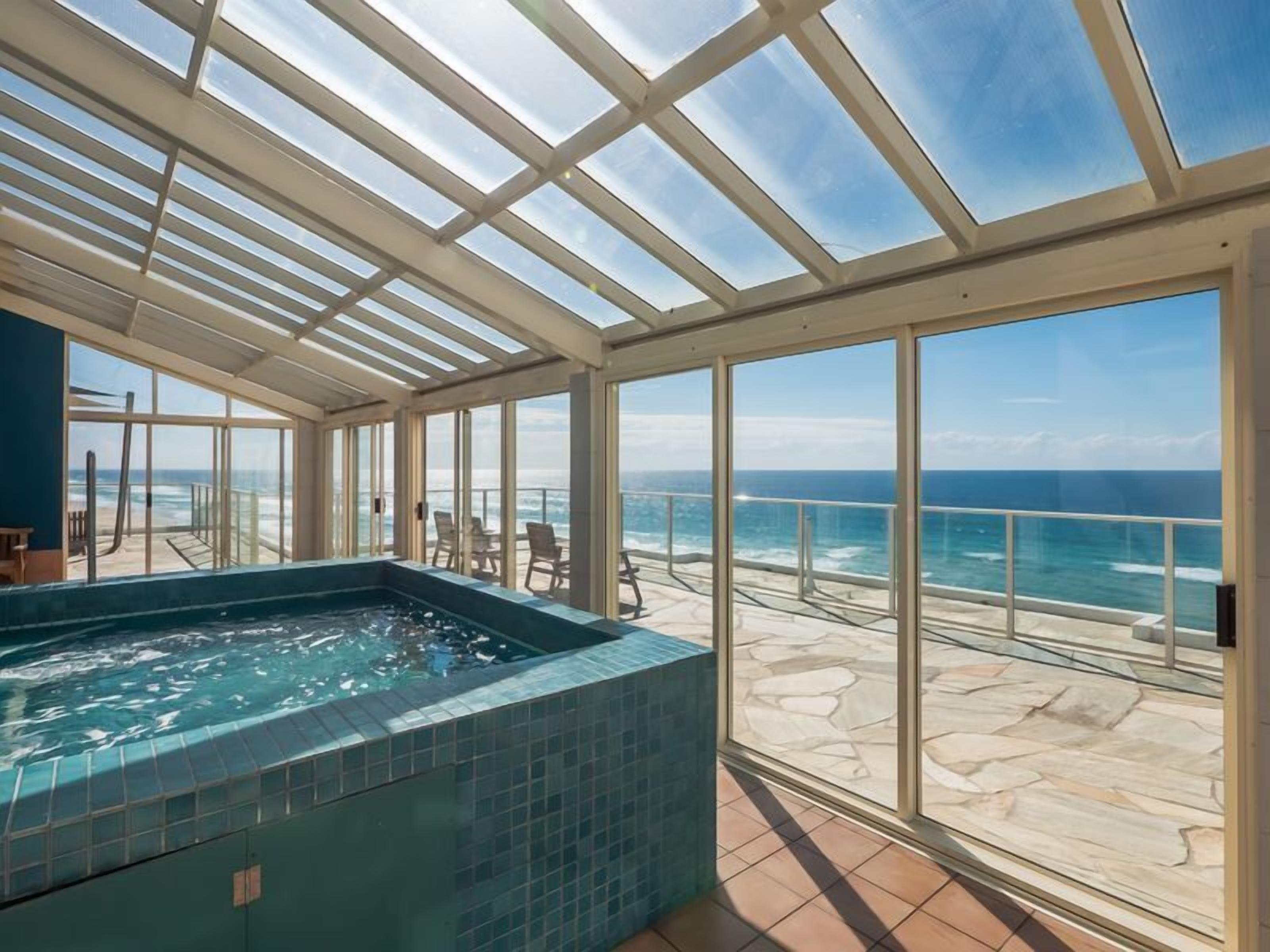3 Bed Absolute Beachfront Viscount - on the sand — image 2