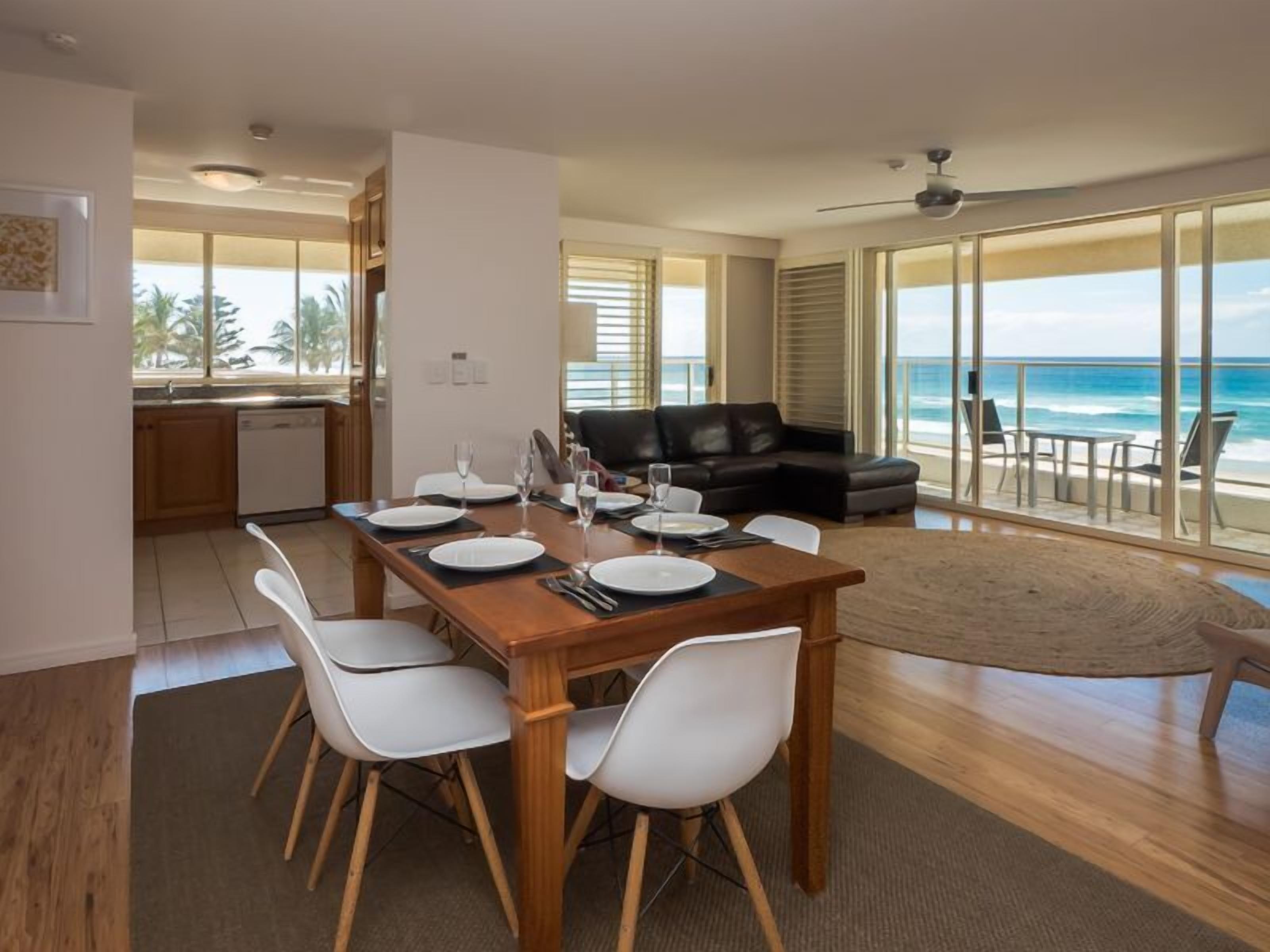 3 Bed Absolute Beachfront Viscount - on the sand — image 3