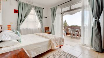 3 bedrooms, in-room safe, iron/ironing board, WiFi