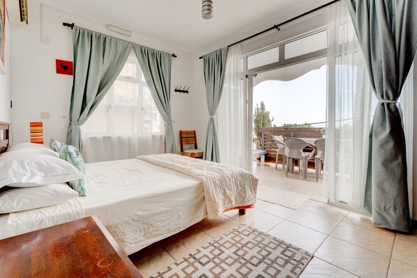 3 bedrooms, in-room safe, iron/ironing board, WiFi