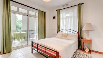 3 bedrooms, in-room safe, iron/ironing board, WiFi