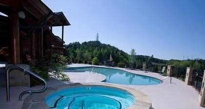 Less Than 1 Mile From The Parkway With Full Resort Amenities