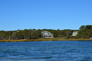 A perfect get-away water front House in Southampton.