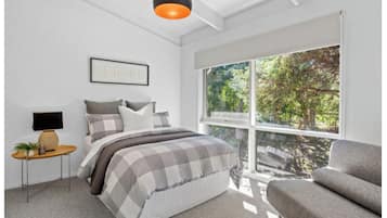 5 bedrooms, iron/ironing board, WiFi (free), bed sheets