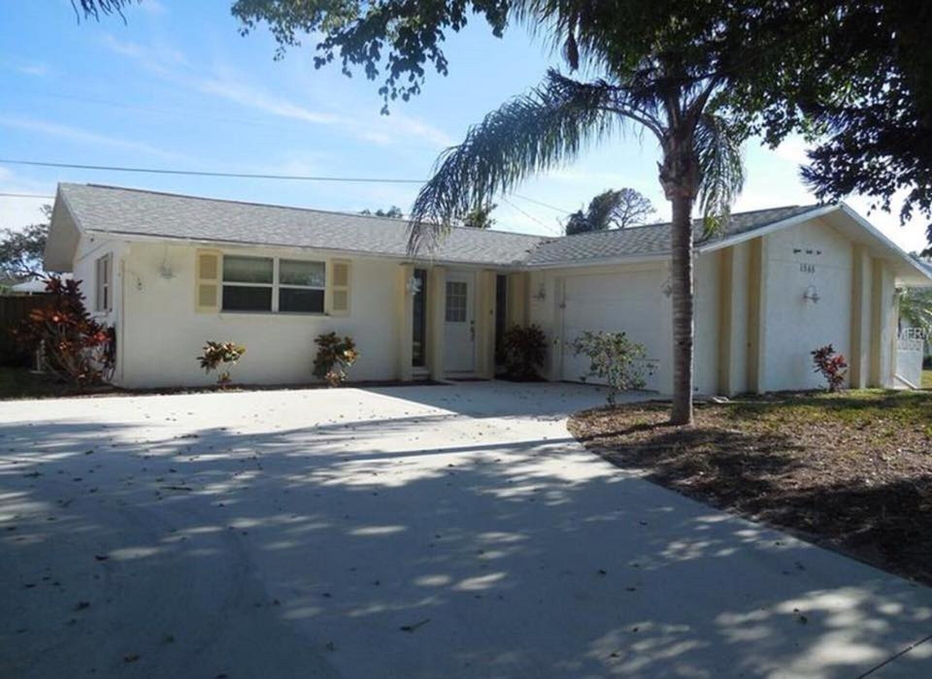 Wonderful House with a Pool next to Beaches and Shamrock Park