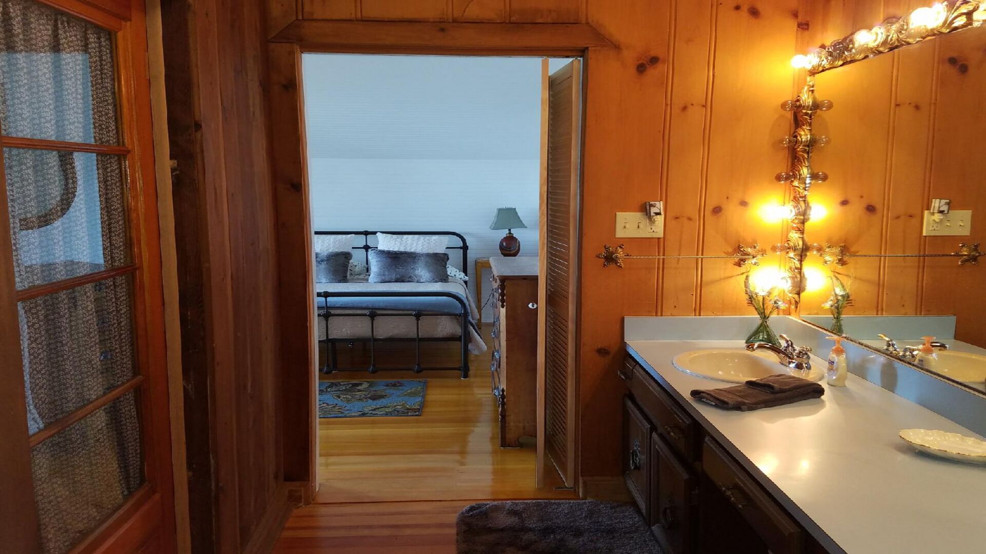 Historic Platte Lake Home, 205 Ft Lakefront, 2 Miles From Sleeping Bear Dune