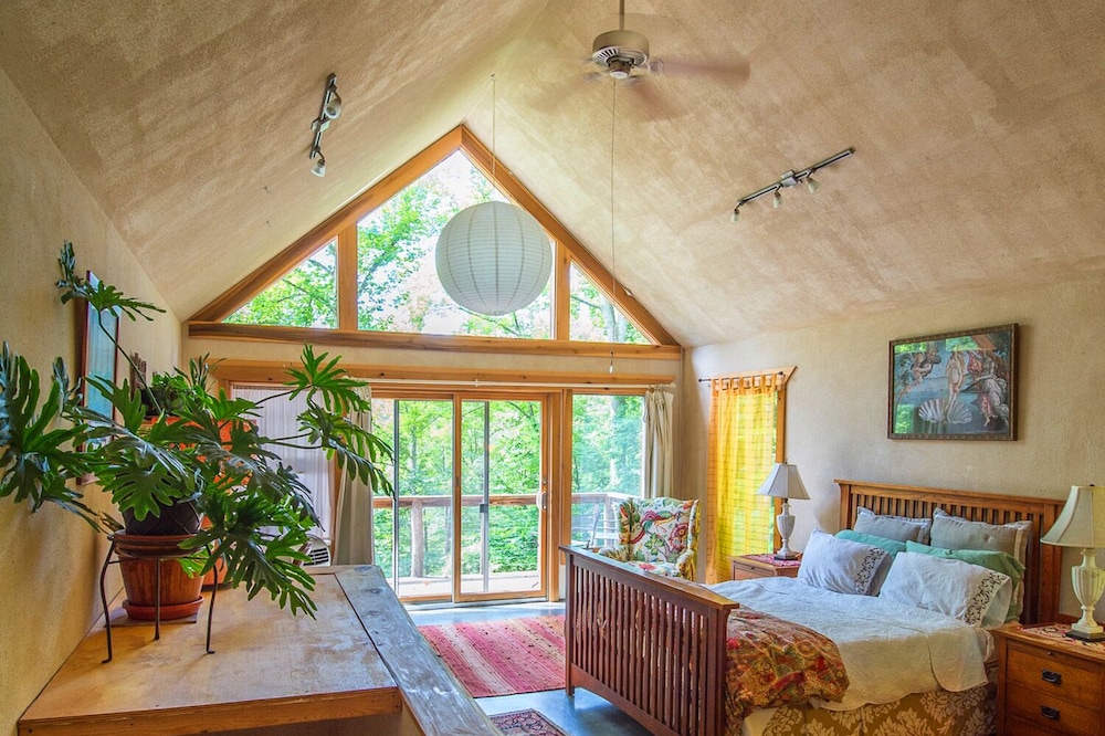 Wild Mountain Air ~ Rejuvenate~nearby Hiking, Asheville, Hotsprings