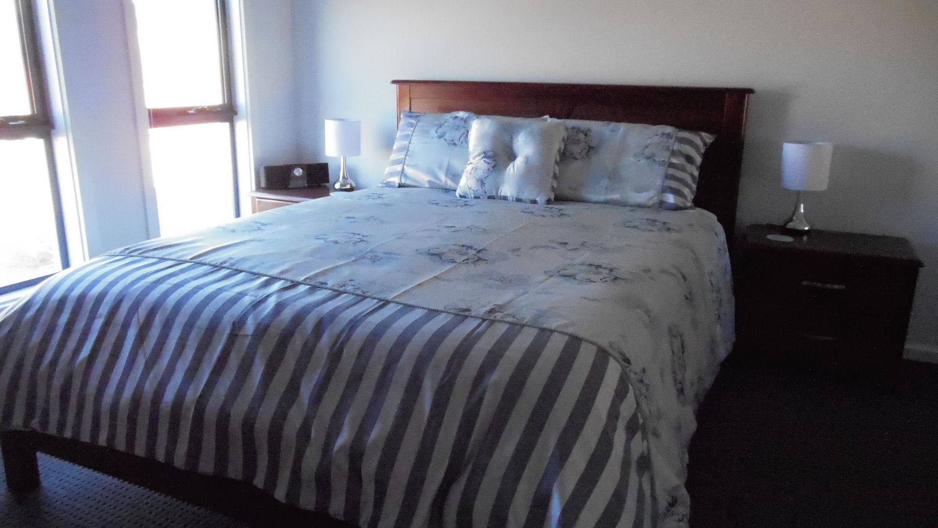 Beach Front Break - relax & watch the waves — image 5