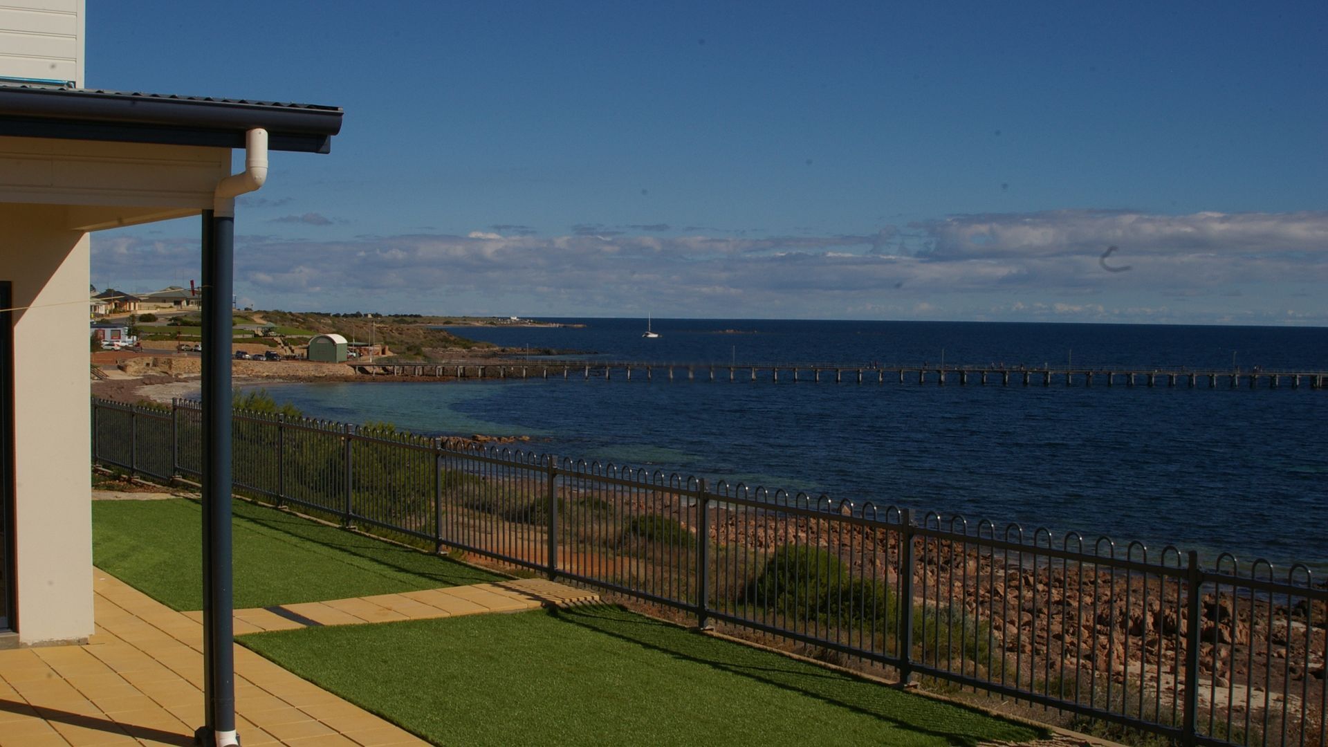 Beach Front Break - relax & watch the waves