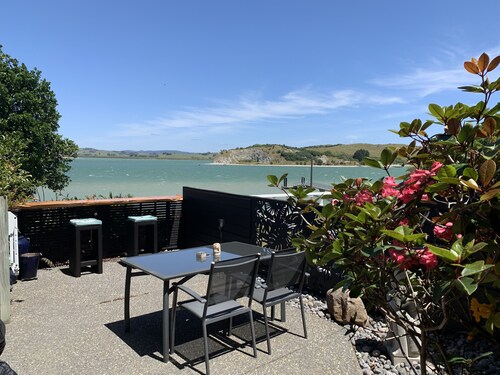 Spacious harbourside apartment with amazing views