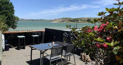 Spacious harbourside apartment with amazing views