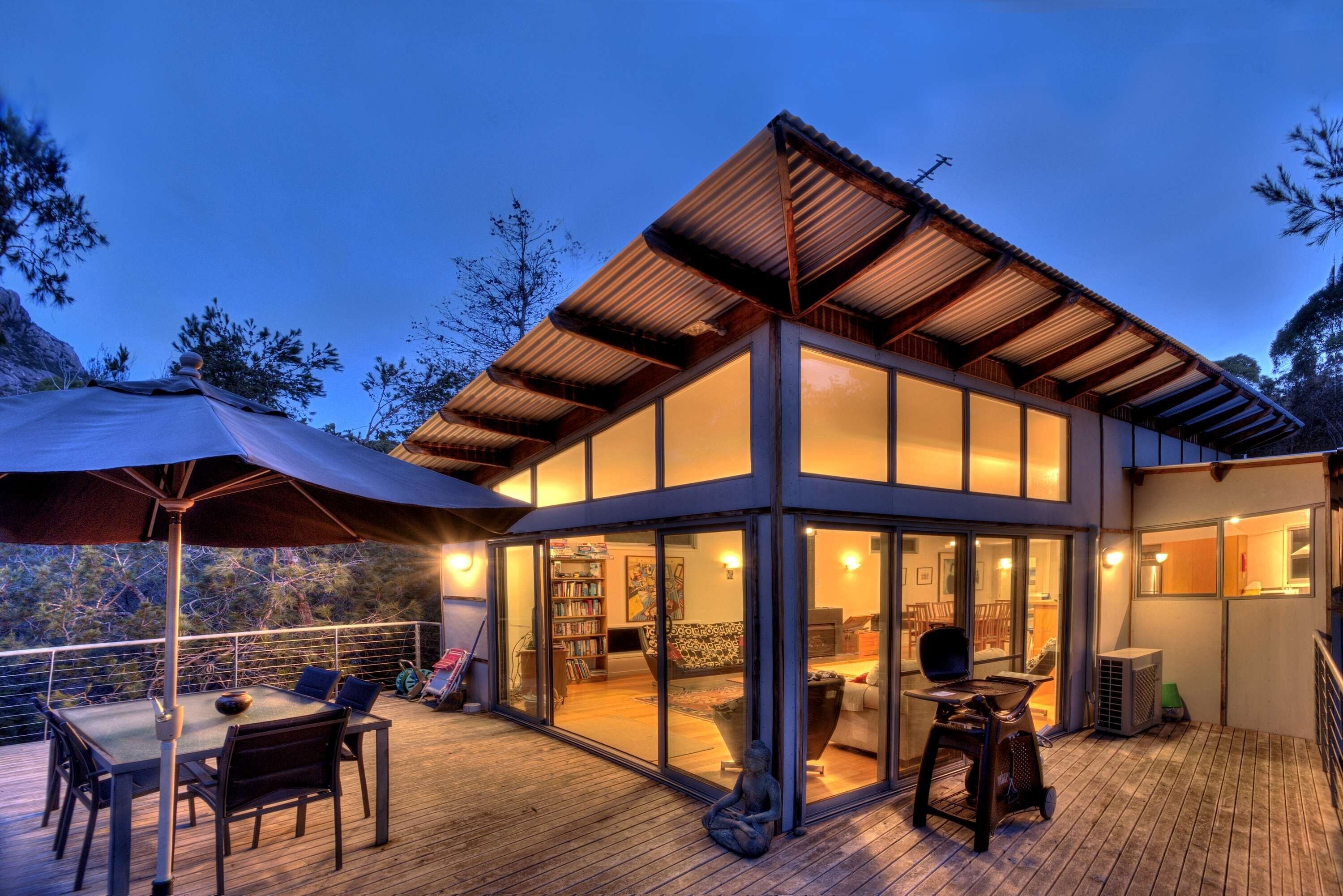 Forest, Ocean, Mountain. In the National Park. Fireplace. Bath tub. Sundeck.