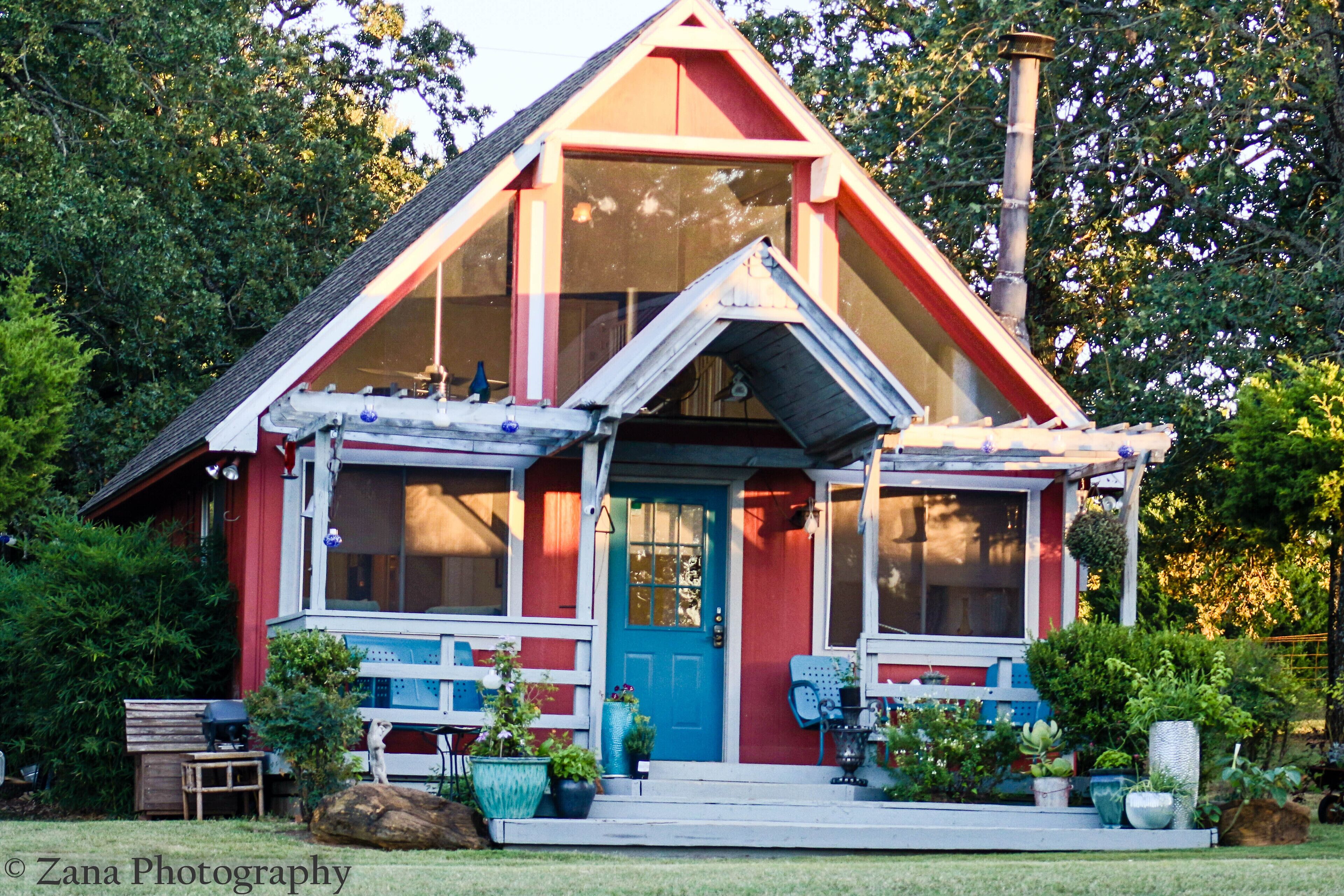 Fishing Cabin, Romantic Getaways, BnB, Family, Pets, Weddings, Party, Rendezvous