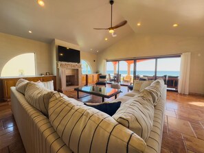 Smart TV, fireplace, DVD player, table tennis