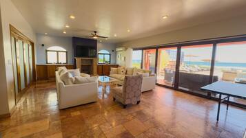 Smart TV, fireplace, DVD player, ping pong