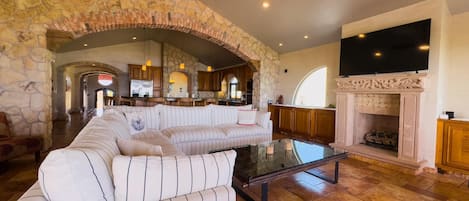 Smart TV, fireplace, DVD player, ping pong