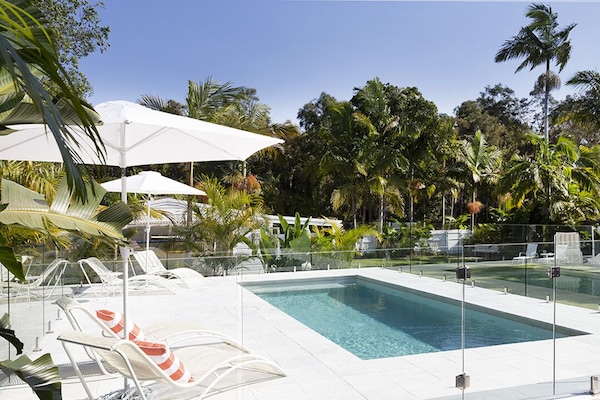 Soak up the sun in the heart of byron !