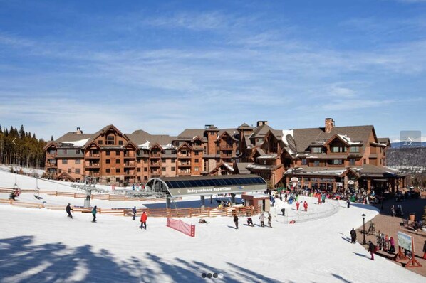 Snow and ski sports - Luxury Ski in/out Condo in Breckenridge (Sleeps 4) - January 18th - 25th (Breckenridge)