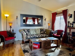 TV, DVD player, foosball, stereo - Enjoy the outdoors with home so close to the miniature golf course in Oak Shores (Lake Nacimiento)