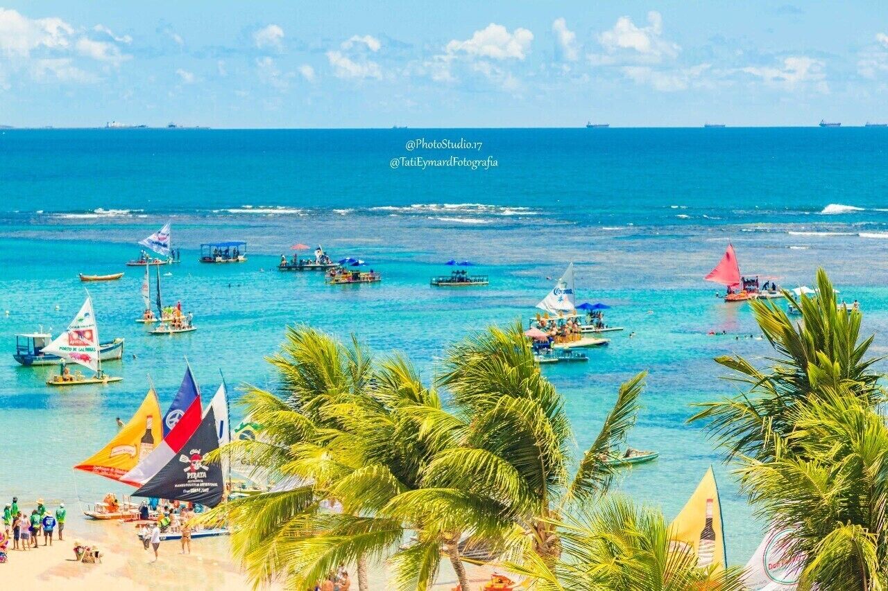 在海滩、沙滩椅、沙滩毛巾