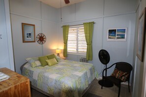 3 habitaciones, tabla de planchar con plancha y cuna de viaje 