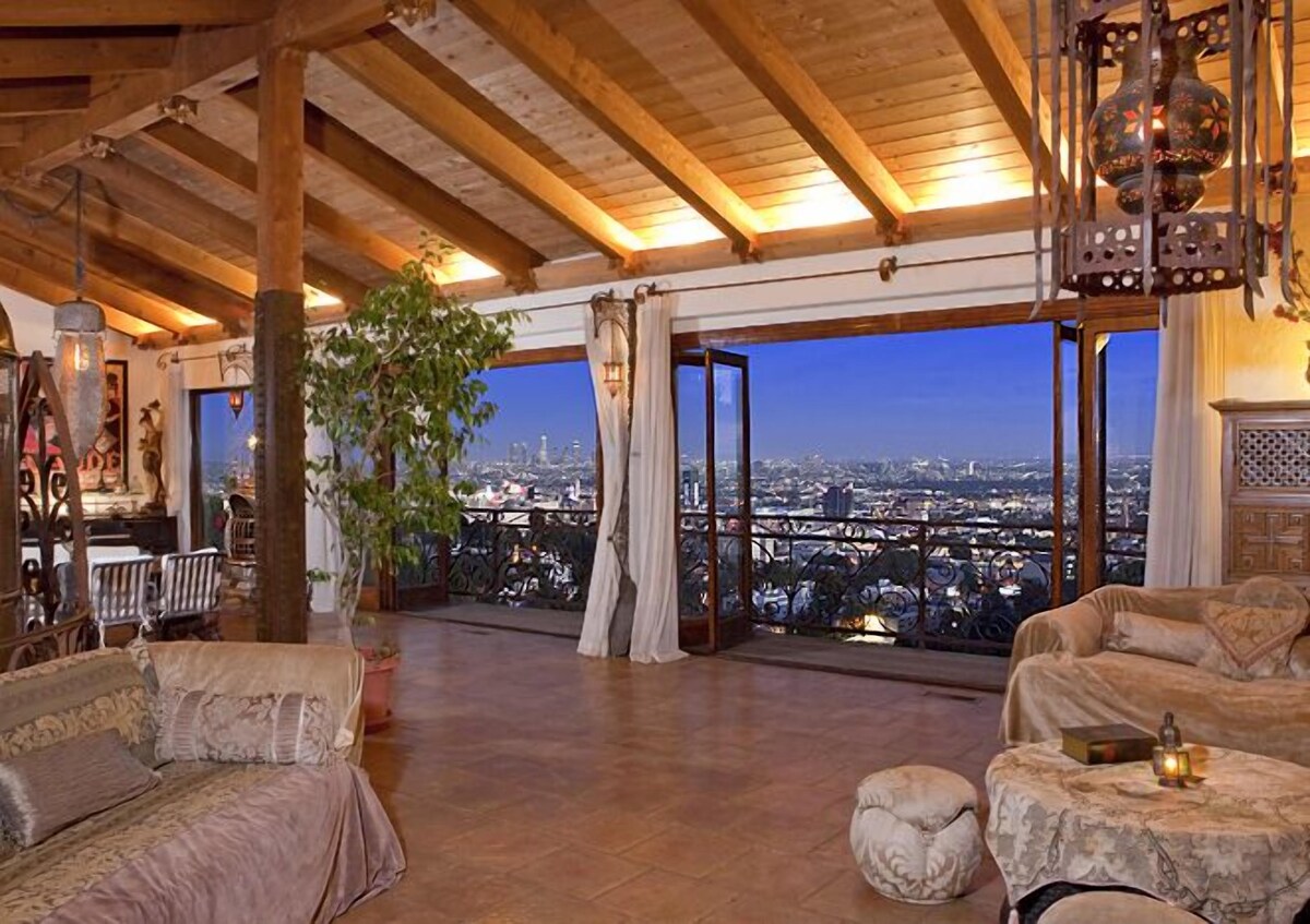Hollywood Hills 6,000 sq. ft Design Masterpiece-Jetliner Views