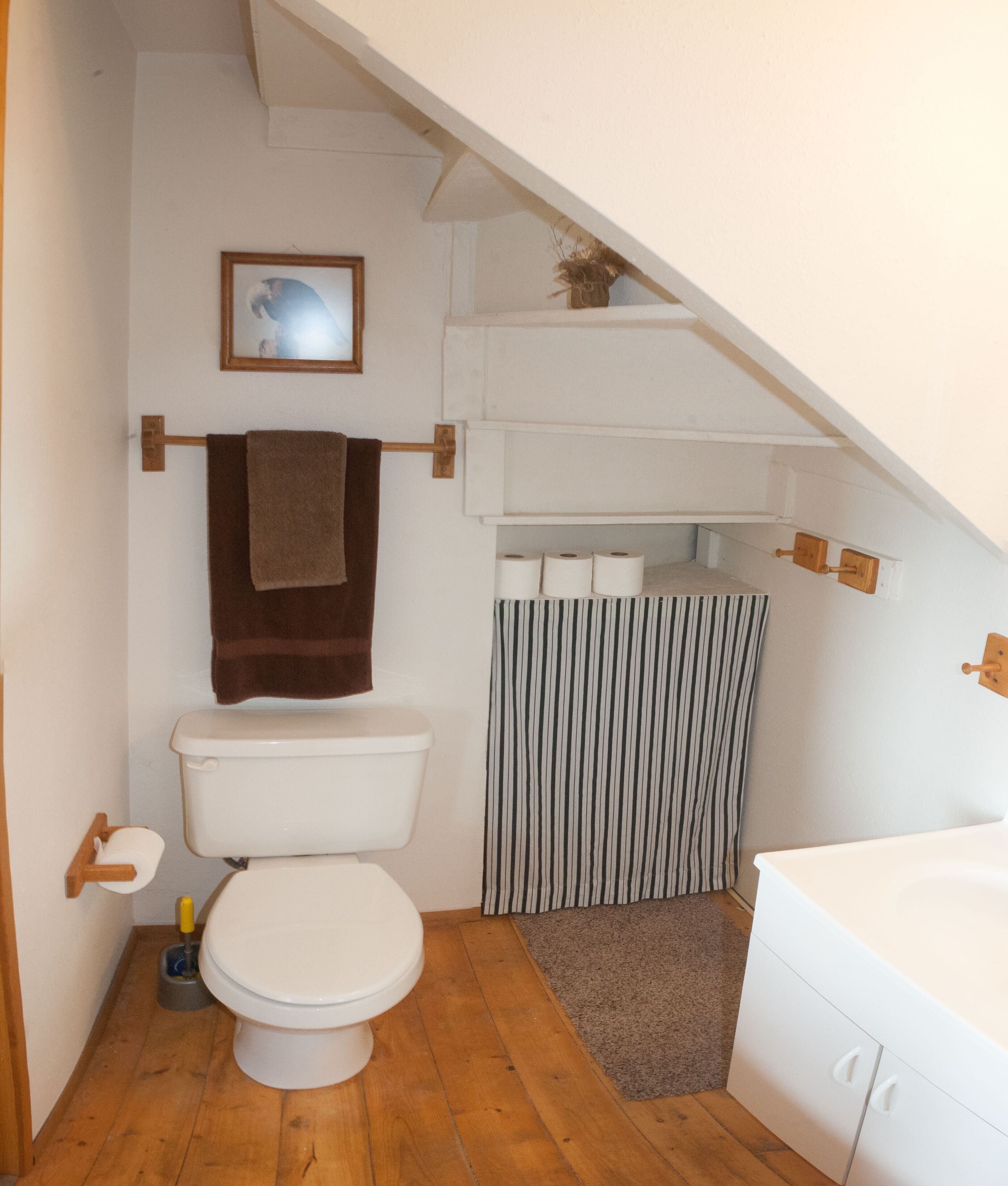 Charming Up the Hill Cabin with spectacular views