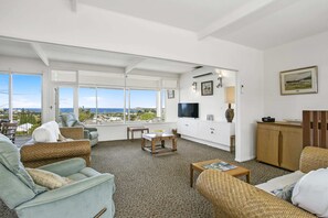 TV - Terrific Terrace, Ocean Grove (Ocean Grove)