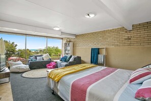 5 bedrooms, iron/ironing board, WiFi