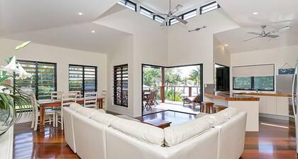 Fantastic ocean and beach view holiday house.