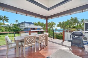 Outdoor dining - Fantastic ocean and beach view holiday house. (Clifton Beach)