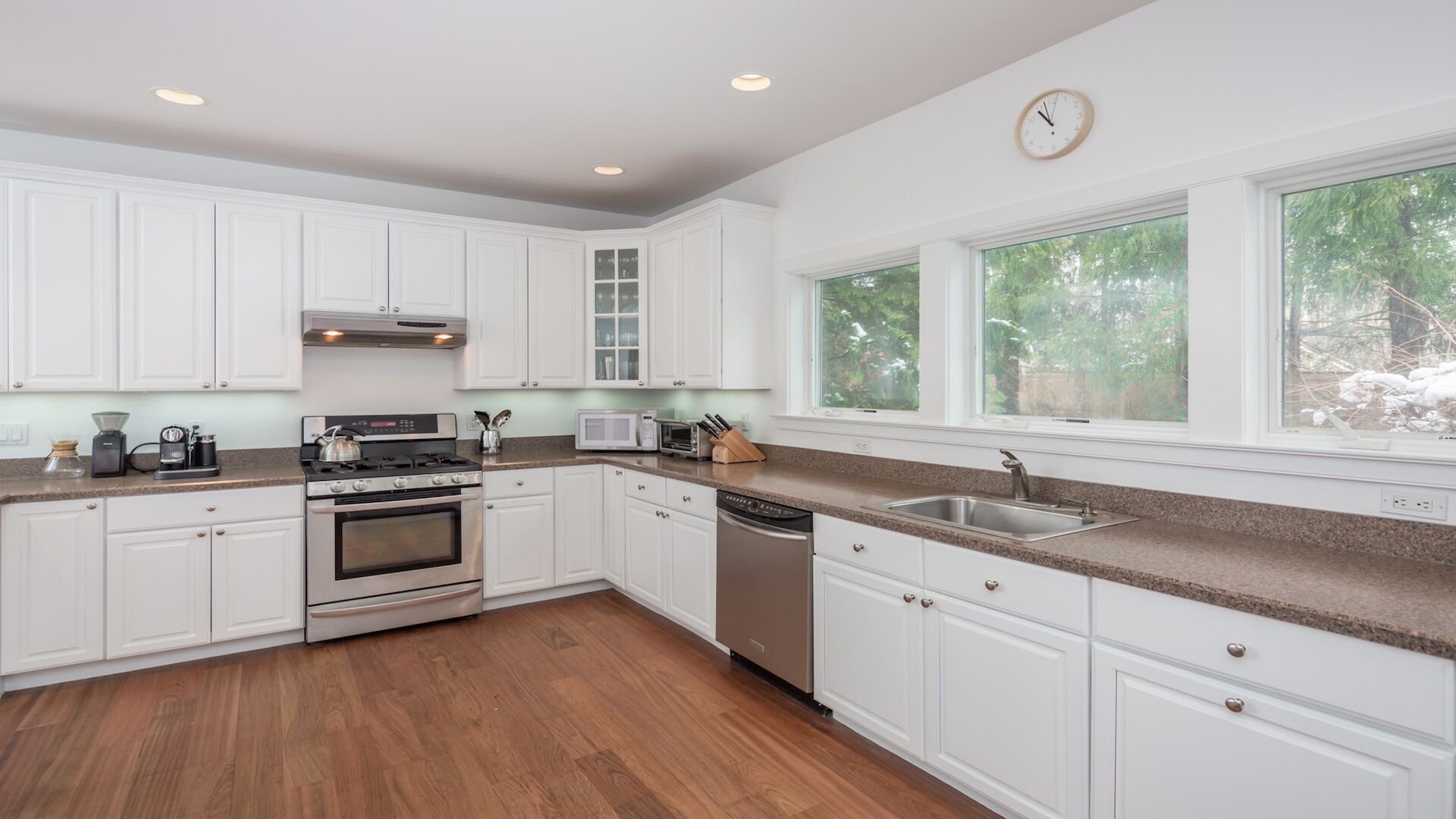 4 Bed/3.5 Bath, Spacious, East Hampton Home - ideal friends & family gathering