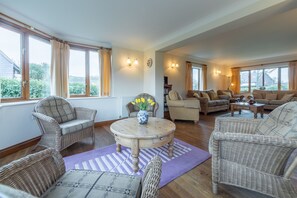 Televisión y biblioteca musical 