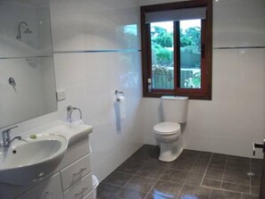 浴缸、提供毛巾、番梘、廁紙