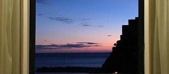 Monterosso 30 metresfrom the beach, wonderful sea view free wi- fi parking 