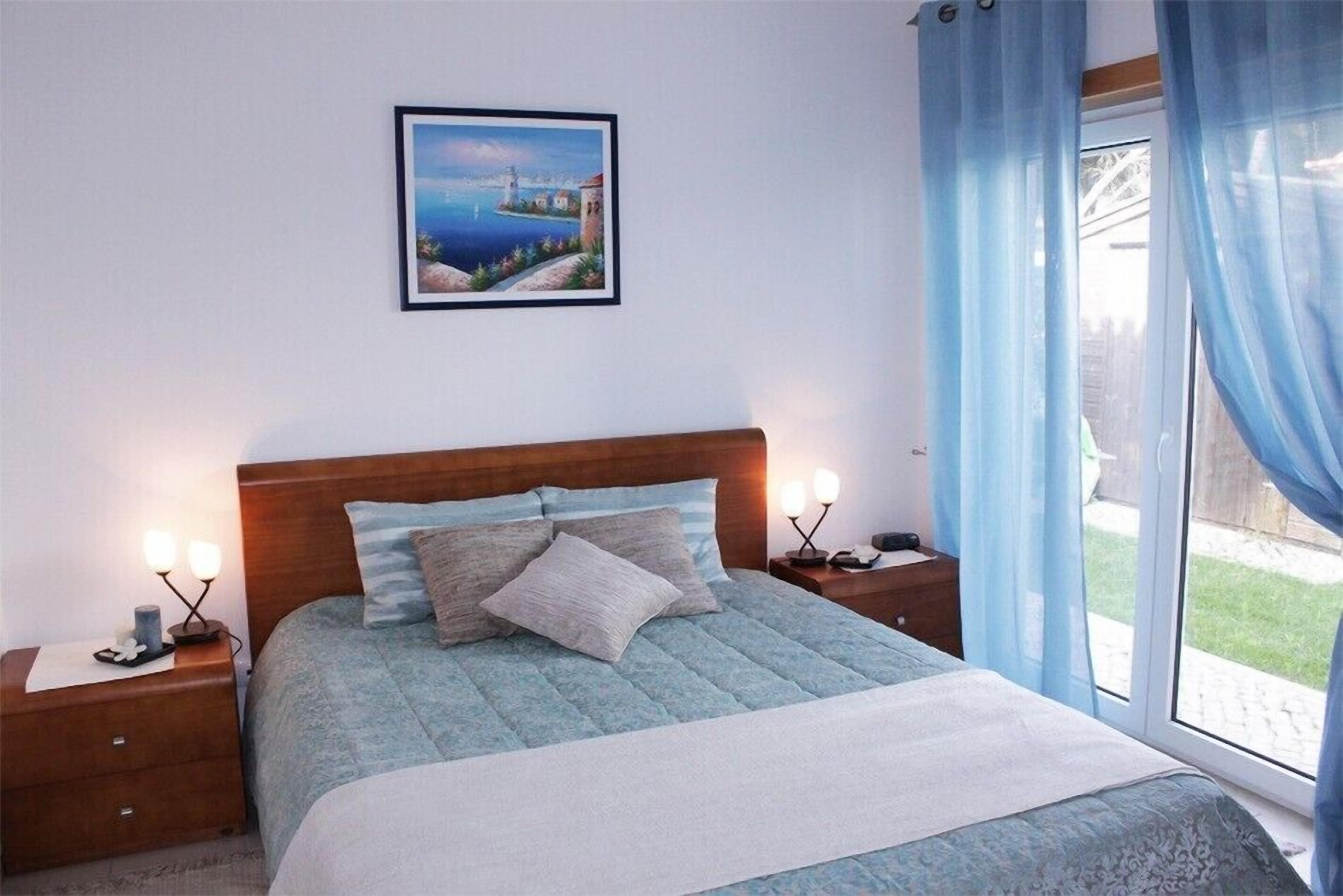 4 bedrooms, iron/ironing board, travel crib, free WiFi