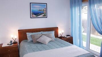 4 bedrooms, iron/ironing board, travel crib, free WiFi