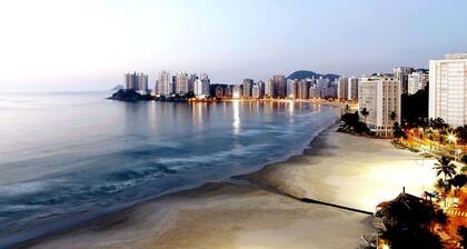 High standard apartment, balcony facing the sea, Pitangueiras Beach.