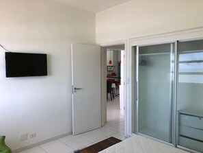 4 bedrooms, iron/ironing board, free WiFi, wheelchair access