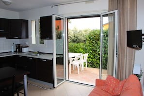 TV - Quiet 500 m from Lozari beach (Palasca)