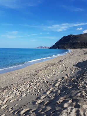 På stranden